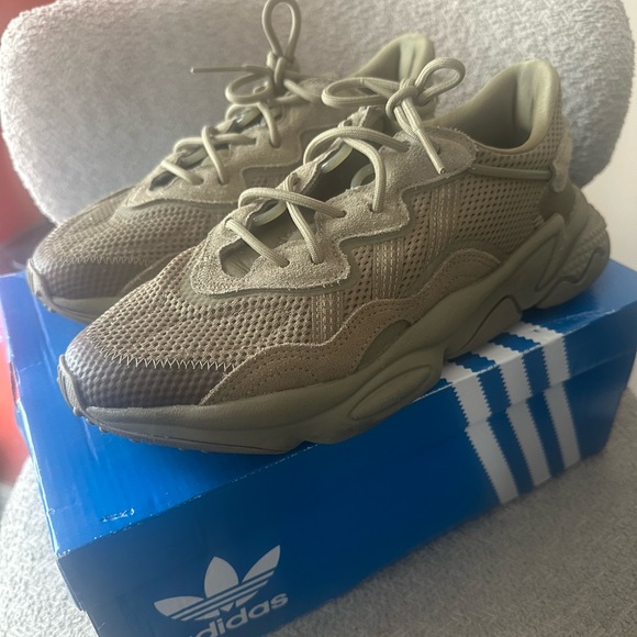 2020 adidas Ozweego Cargo Mens 6 (Wmns 7) - Picture 3 of 8